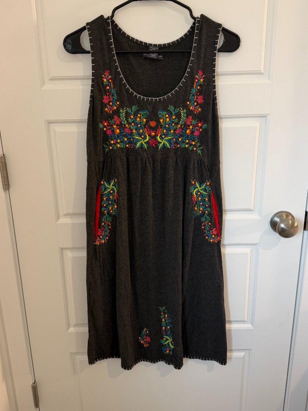 Chelsea & Theodore Embroidered Midi Dress Small Gray Floral Boho Sleeveless